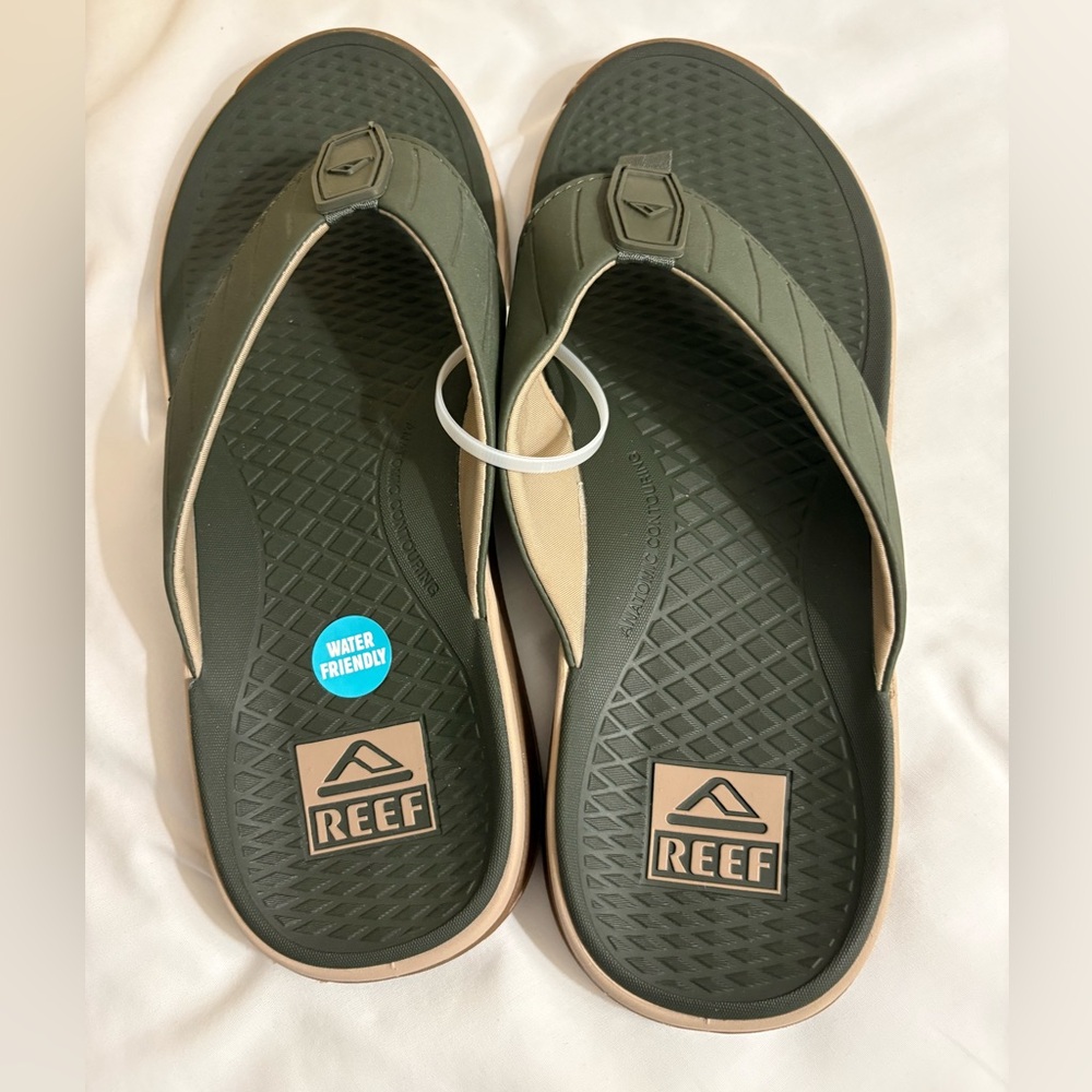 NWOT Men’s Reef The Deckhand Flip Flops Sandals Olive Green Size 10 $75